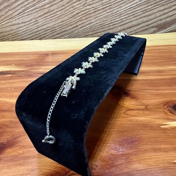 Vintage Delicate Silver Tone Painted White Daisy Floral Tennis Bracelet Extender - Picture 4 of 9